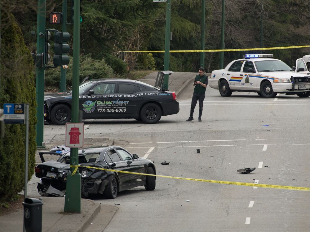 2 seriously injured in 2-car crash in Vancouver