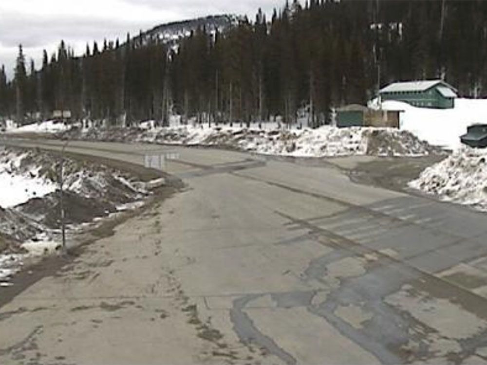 Fatal Kootenay Pass tanker truck crash spills fuel into Salmo River