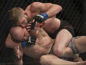 Cole Smith (top) controls the action against Mitch Gagnon last night. (James Park/For Postmedia Network)