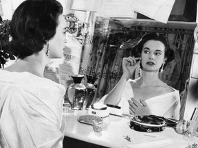 In this file photo taken on August 23, 1954 shows US actress and fashion designer Gloria Vanderbilt. - Gloria Vanderbilt has died at age 95, according to CNN on June 17, 2019, her son is CNN news anchor Anderson Cooper.