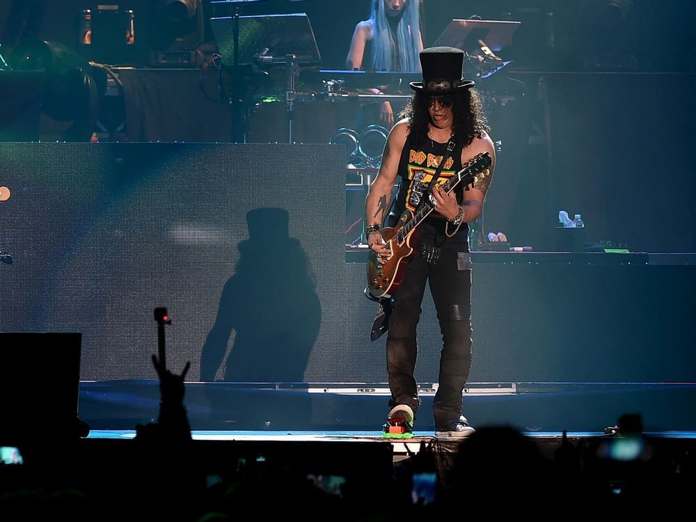 SLASH Is Working On 'Blues-Oriented' New Solo Album Featuring 'A Bunch Of  Different Singers' 