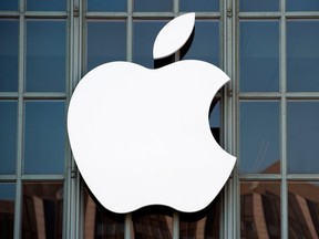 Apple woos investors with China gain, market value nears $1 trillion