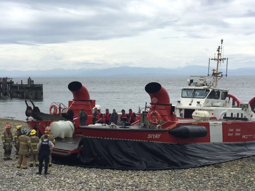 Three people pulled from water after float plane crashes near Sechelt Vancouver Sun