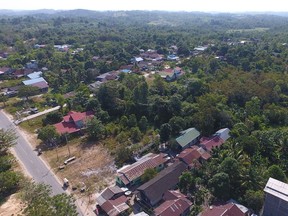 This aerial picture taken on August 16, 2019 by news outlet Tribun Kaltim shows a general view of Samboja, Kutai Kartanegara, one of two locations proposed by the government for Indonesia's new capital. - Indonesia has chosen the eastern edge of jungle-clad Borneo island for its new capital, President Joko Widodo said on August 26, 2019, as the country looks to shift its political heart away from congested megalopolis Jakarta.