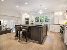 The stunning kitchen in the ‘Endlessly Elegant’ project in North Vancouver was fitted with custom cabinetry, marble tile and engineered oak hardwood flooring. Goldcon was recognized with honours at the 2019 CHBA National Awards For Excellence and the 2019 Ovation Awards.