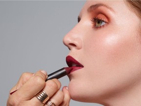 Celebrity makeup artist Pati Dubroff talks holiday makeup trends.