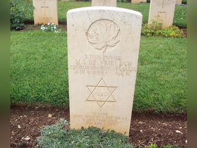 The grave of Pte. Michael Stanislaus De Vries in Cassino War Cemetery, Italy.