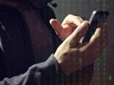 Ein Mann aus Vancouver warnt andere vor einem ausgeklügelten SIM-Karten-Betrug, der ihm den Zugang zu seiner eigenen Telefonnummer verwehrt und ihm betrügerische Gebühren in Höhe von Tausenden von Dollar einbrachte
