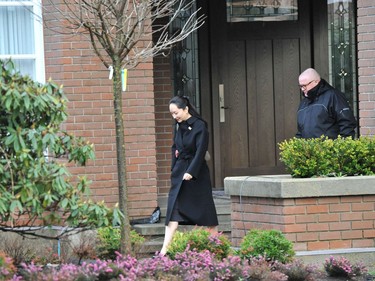 Huawei chief financial officer Meng Wanzhou leaves her Vancouver home with her security detail for an extradition hearing in British Columbia Supreme Court, on January 21, 2020 in Vancouver, British Colombia. - The Chinese telecommunications executive whose arrest in Vancouver badly strained Canada-China relations went to court on Monday to fight extradition to the United States, with her lawyers calling the accusations against her "fiction." Meng Wanzhou, the chief financial officer of tech giant Huawei and eldest daughter of its founder Ren Zhengfei, is wanted by US authorities for alleged fraud. (Photo by Don MacKinnon / AFP)