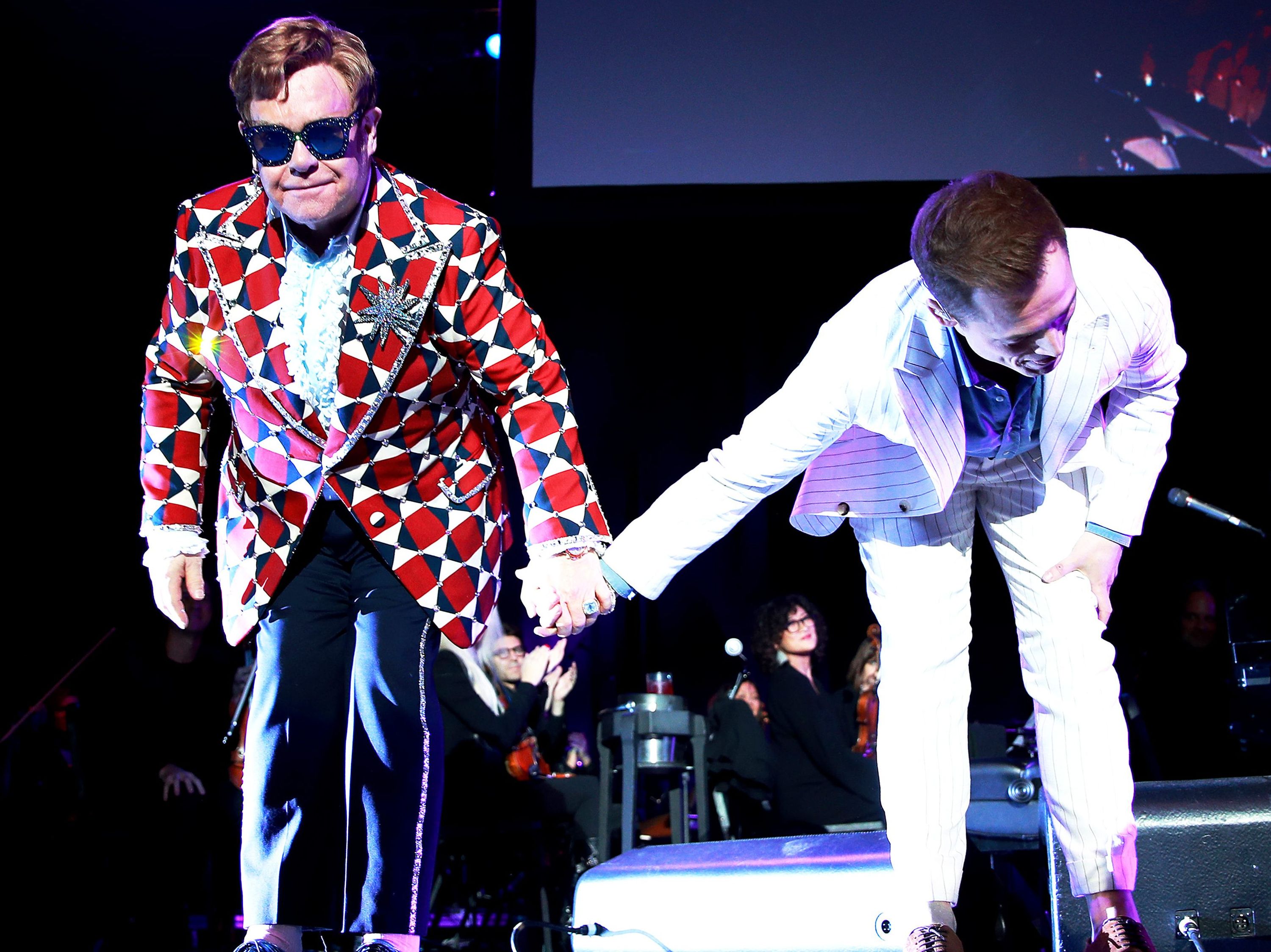 walking-pneumonia-forces-tearful-elton-john-to-walk-offstage-during