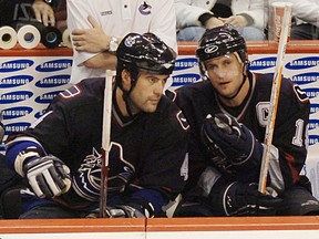 Long-time Canucks linemates Todd Bertuzzi and Markus Naslund strategizing on the bench during the 2005-06 season.