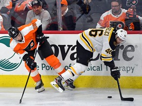 Philadelphia Flyers centre Tyler Pitlick (18) and Boston Bruins centre David Krejci (46) battle for the puck at Wells Fargo Center. (Eric Hartline-USA TODAY Sports)