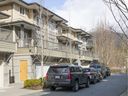 In diesem Stadthauskomplex in Squamish befindet sich eine Eigentumswohnung mit dem Namen Barbara Grantham.