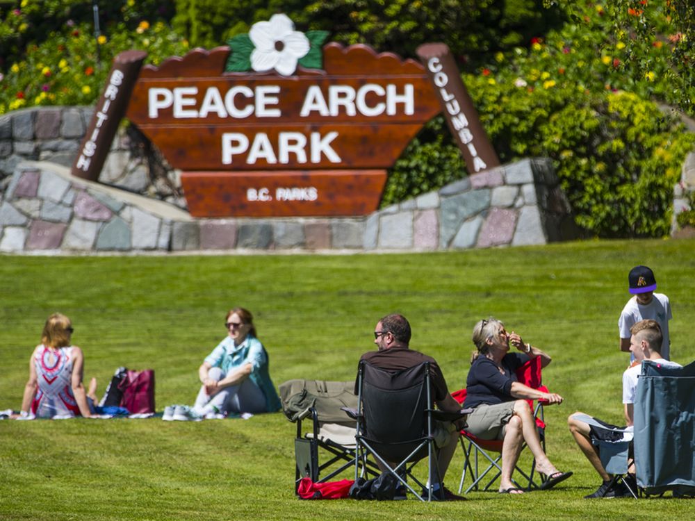 Traffic chaos, overwhelming crowds leads to closure of Peace Arch park