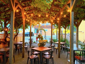 The patio at The Ainslie in Duncan.