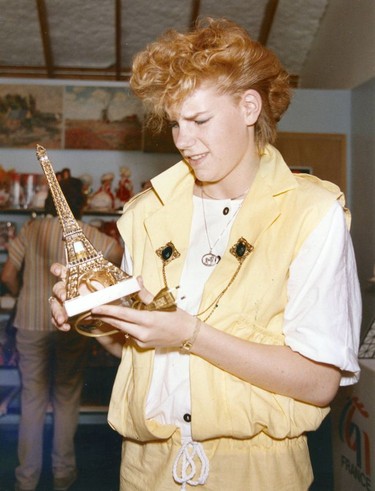 Expo 86 - Souvenirs. Marie Iversen with Eiffel Tower lamp, possibly the tackiest souvenir on sale at Expo. Ran June 1, 1986 pg. 65 Province. Greg Osadchuk Province. TC # 86-7183 Sunday feature Expo 86 30th anniversary [PNG Merlin Archive]