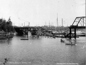 Point Ellice Bridge Disaster Victoria, May 26, 1896. S.J. Thompson/ Wallace B. Chung and Madeline H. Chung Collection Rare Books and Special Collections UBC Library CC_PH_02882