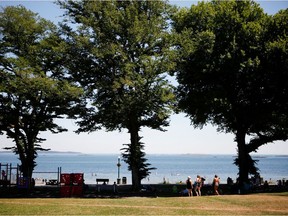 People look for ways to cool off at Willow's Beach during the heat dome, currently hovering over British Columbia and Alberta as record-setting breaking temperatures scorch the province and in Victoria, British Columbia, Canada June 28, 2021. REUTERS/Chad Hipolito