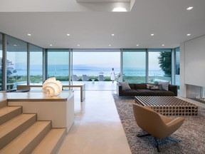 Frits de Vries Architect Ltd., in collaboration with Marrimor Interiors, sensitively remodelled this Boundary Bay Residence originally designed by architect Daniel Evan White in 1990.