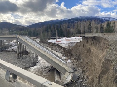 November 17, 2021 - This is the Coquihalla highway at Juliet Via @DriveBC. Highway is closed between Hope and Merrit due to mudslide at Exit 202 (11 km south of Great Bear Snowshed).