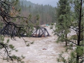 Schäden in und um das Shackan First Nation Reserve im Nicola Valley in British Columbia nach den Stürmen und Überschwemmungen im November 2021.