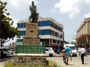 FILE PHOTO: A statue of Royal Navy Vice-Admiral Horatio Nelson stands with its plinth vandalised a day after the government of the Caribbean island of Barbados said it wished to remove Britain's Queen Elizabeth as its head of state and become a republic, in Bridgetown, Barbados September 16, 2020.  REUTERS/Nigel R. Browne/File Photo