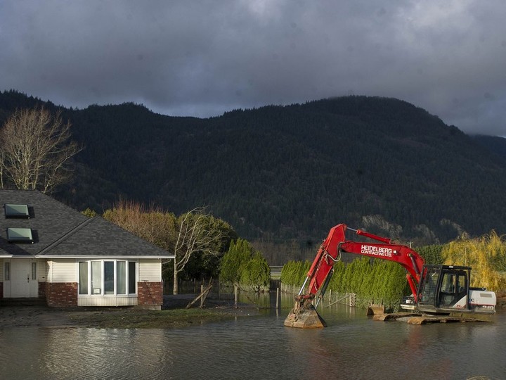  Aftermath of heavy flooding on the Sumas prairie in Abbotsford, BC Thursday, December 2, 2021. Photo by Jason Payne/ PNG