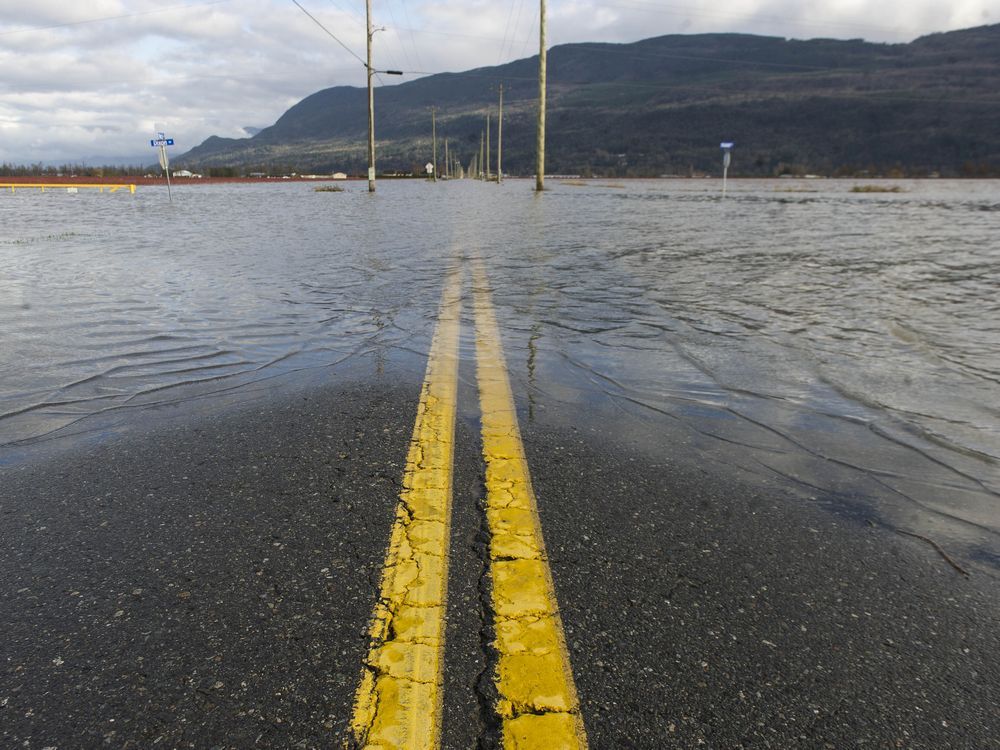 Aftermath of heavy flooding on the Sumas prairie in Abbotsford, BC Thursday, December 2, 2021.