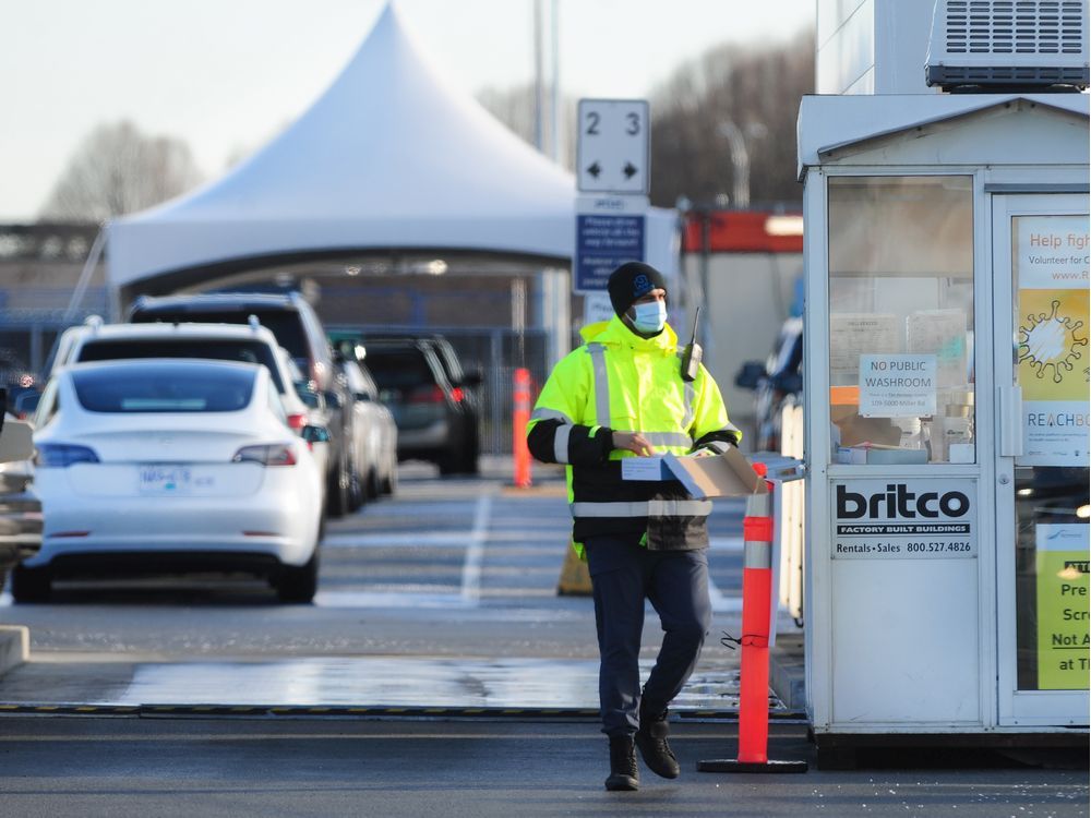  motorists line up at the saint vincent’s covid testing site in richmond on sunday as the omicron variant continues to spread throughout b.c.