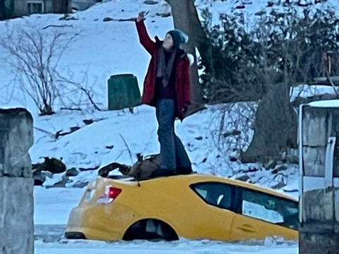 Unfazed woman takes selfie from her car sinking through the ice in Rideau River