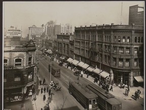 Granville und Georgia in Vancouver, Anfang der 1920er Jahre.  Diese Ansicht blickt nach Norden bis Granville.