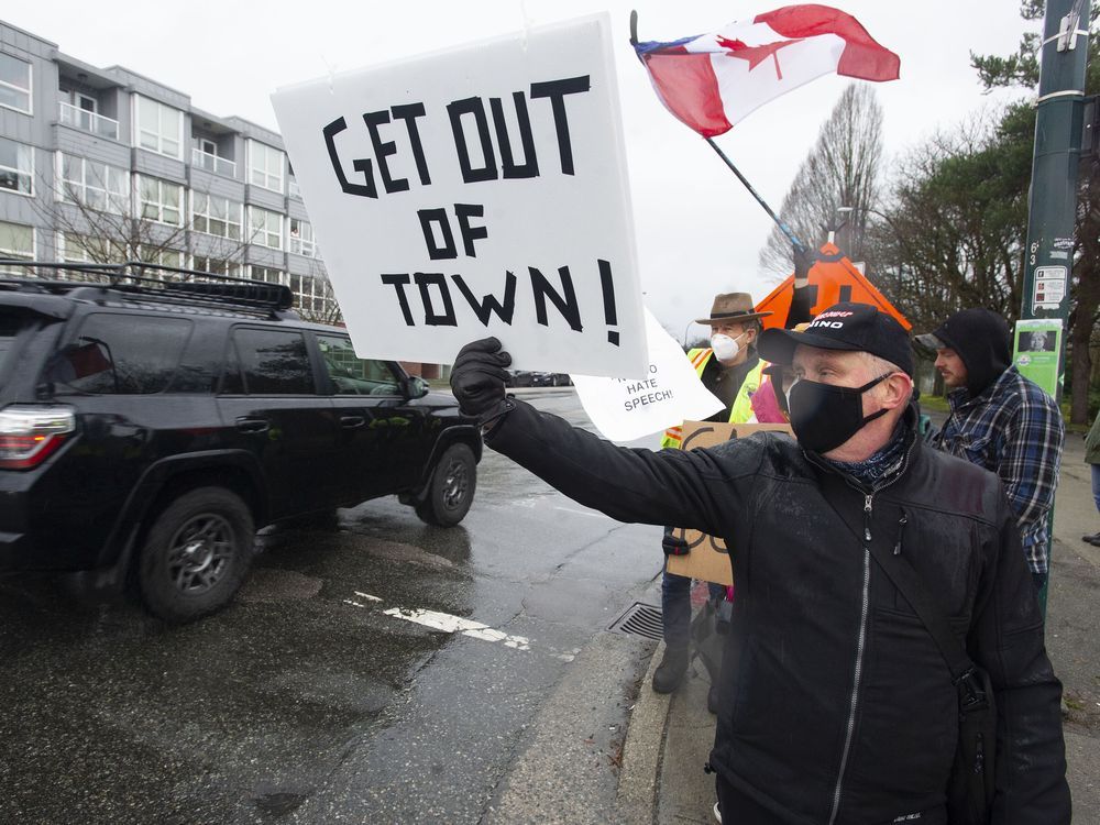 Photos: Vaccine Mandate Protesters Clash Again With Counter Protest In ...