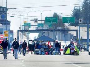 Der selbsternannte Freedom Convoy reiste am Samstag von Chilliwack zum Pacific Highway Border Crossing.