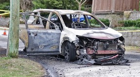 Ein ausgebranntes Fahrzeug im Block 2200 der Hope St. in Port Moody, von dem angenommen wird, dass es mit der Schießerei in Verbindung steht.