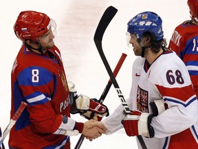 Alex Ovechkin (left) and Jaromir Jagr, greeting each other in a post-game handshake at the 2010 Vancouver Winter Olympics, ‘figured’ into this week’s news for different reasons: While Jagr’s fundraiser for Ukrainian refugees raised significant money, Ovechkin’s numerical pursuit of the NHL’s career goal-scoring record was overshadowed by controversy over his long-standing support for Ukraine’s chief invader, Russia President Vladimir Putin.