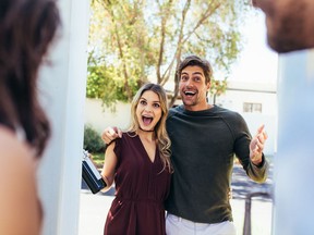 La reciprocidad es la columna vertebral de la sociedad. Dar y dar desde la cancha y los estadios. Es la forma en que se comportan las personas civilizadas. La reciprocidad es una regla básica. Si participas en la hospitalidad de alguien, lo debes. Simplemente.