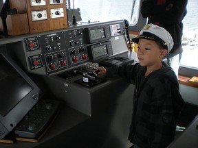 Kindheitsfoto: Joshua Yeungs Interesse an BC Ferries reicht mehr als 10 Jahre zurück, als er als Kind mit seiner Familie die Fährfahrt nach Denman Island unternahm, um seine Großeltern zu besuchen.
