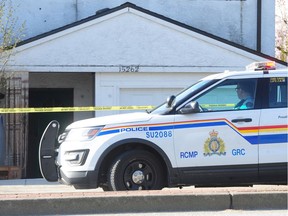 RCMP besucht die 15262 24 Ave nach einer Schießerei, die dazu führte, dass ein Mann am 6. April 2022 mit Schusswunden ins Krankenhaus gebracht wurde.