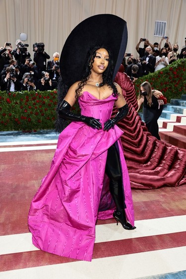 SZA attends The 2022 Met Gala Celebrating "In America: An Anthology of Fashion" at The Metropolitan Museum of Art on May 2, 2022 in New York City.