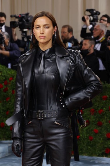 Irina Shayk attends The 2022 Met Gala Celebrating "In America: An Anthology of Fashion" at The Metropolitan Museum of Art on May 2, 2022 in New York City.