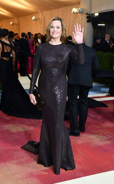 Aactress Sigourney Weaver arrives for the 2022 Met Gala at the Metropolitan Museum of Art on May 2, 2022, in New York. - The Gala raises money for the Metropolitan Museum of Art's Costume Institute. The Gala's 2022 theme is "In America: An Anthology of Fashion."