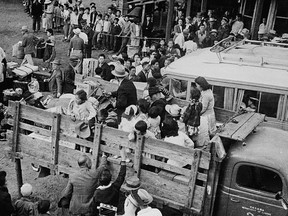 Umsiedlung japanischer Kanadier in Gefangenenlager im Inneren von British Columbia im Jahr 1942.