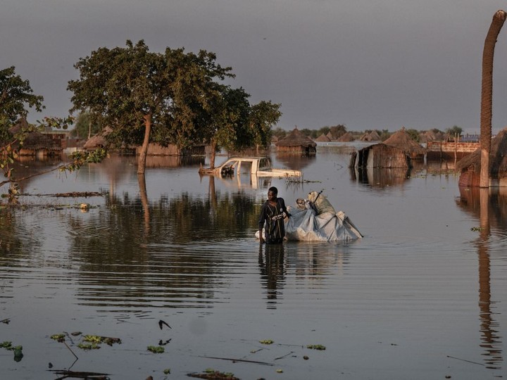 Flooding in Unity State, South Sudan. People’s homes and livelihoods, including crops and cattle, as well as health facilities, schools and markets, are completely submerged by floodwaters.