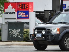 Les prix de l'essence étaient de 2 119 $ le litre dans une station-service de North Vancouver mercredi.