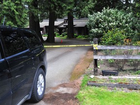 Die Polizei von Abbotsford und IHIT untersuchen am Dienstag zwei Todesfälle in einem Haus am Arcadian Way.