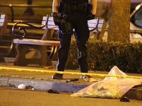 Une fusillade ciblée à l'extérieur du restaurant Cardero's à Coal Harbour a tué Harb Dhaliwal, membre du gang Brothers Keepers, le 17 avril 2021 à Vancouver.  Photo : Ryan Stelting.