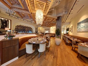 Το Hydra Vancouver Mediterranean Estate είναι το εστιατόριο του ξενοδοχείου που πρέπει να κάνετε αν σας αρέσουν τα υπέροχα geek φαγητό και κρασί.  πίστωση: Ύδρα