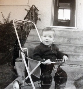 BC NDP-Führer John Horgan als Baby auf einem Familienfoto.