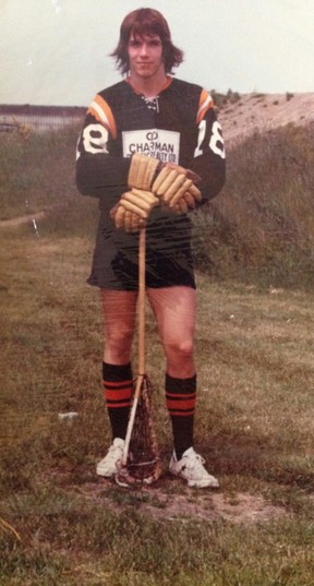 BC NDP-Führer John Horgan als junger Lacrosse-Spieler.