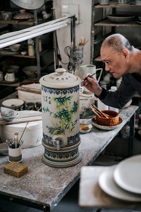 Shuobi Wu's father, who is a ceramic artist in Teoswa, China.